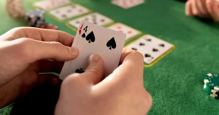 Những điều luật cơ bản trong bài poker là gì?